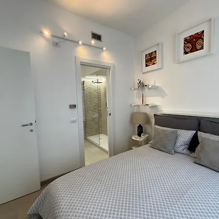 Apartment Bilocale San Giovanni Design Apartament Rome